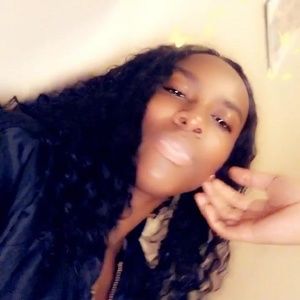 Meet your Posher, Monique